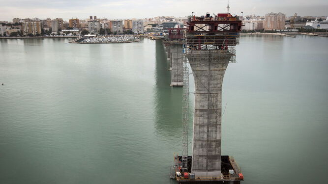 El puente de la Bahía de Cádiz se financió con fondos europeos.