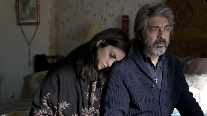 Penélope Cruz y Ricardo Darín en otra escena del filme de Farhadi.