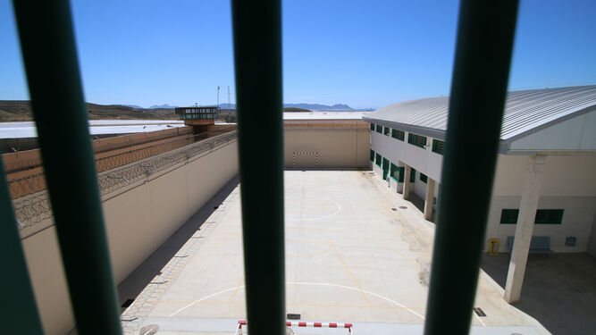 Patio del Centro  Penitenciario del Acebuche.