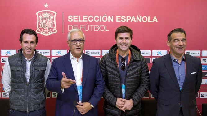 Unai Emery, Gregorio Manzano, Mauricio Pochettino y Luis García Plaza, en la Ciudad del Fútbol de Las Rozas.