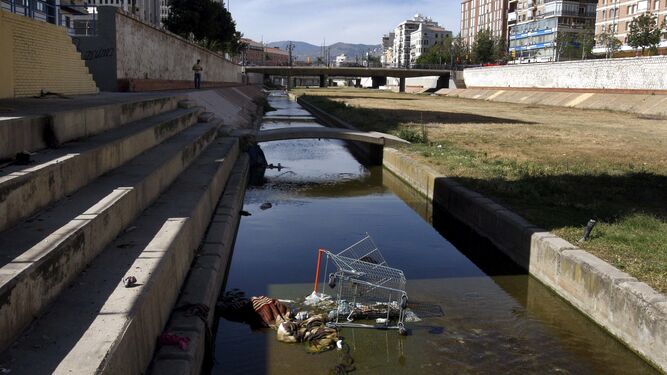 A lo mejor el Guadalmedina no es un río, aunque lo llamemos 'río'. Pero tampoco es un 'no río'.