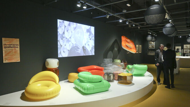 Piezas de mobiliario hinchable, en la exposición del Pompidou.