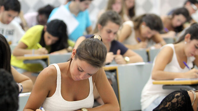 Alumnos durante un examen, en una imagen de archivo.