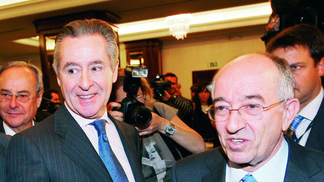 Miguel Blesa, ex presidente de Caja Madrid que se suicidaría años después, y Miguel Ángel Fernández Ordóñez, en 2009.