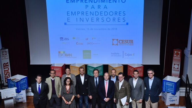 Los participantes en el acto que organizó Cesur y el Instituto de Estudios Cajasol.