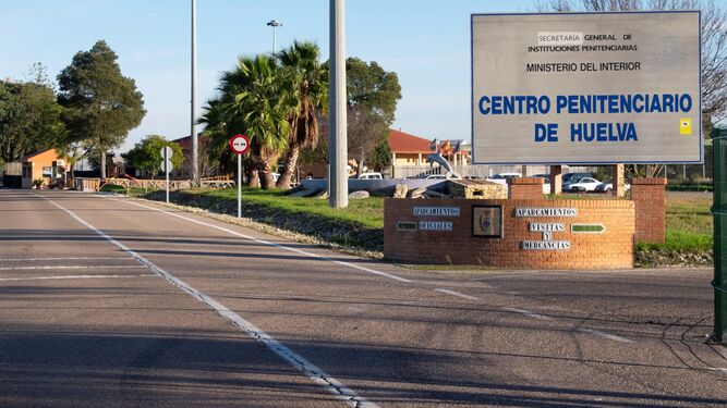 Vista de  la entrada del Centro Penitenciario de  Huelva.