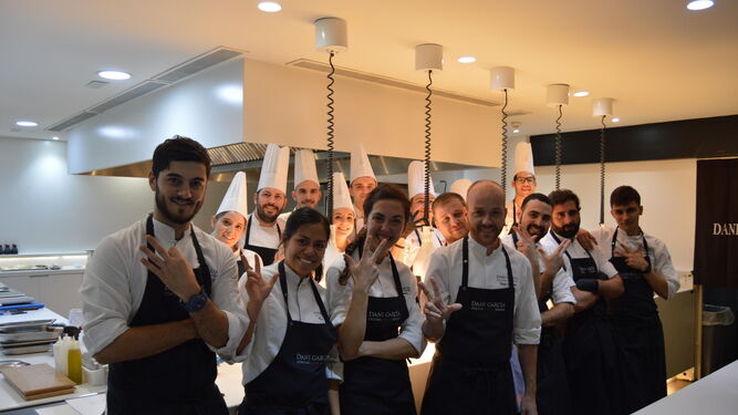 Los miembros del equipo de Dani García, en el restaurante marbellí.