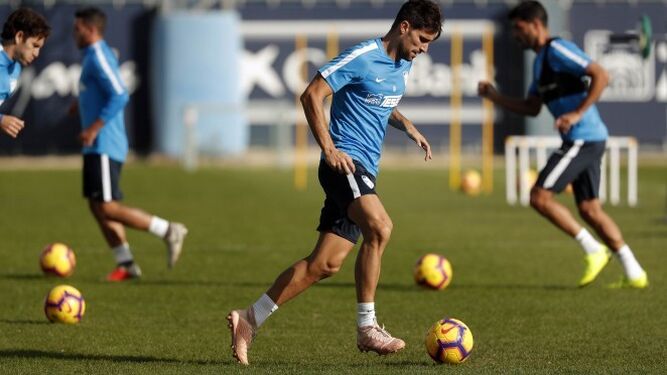 Adrian González, en un entrenamiento del Málaga CF.