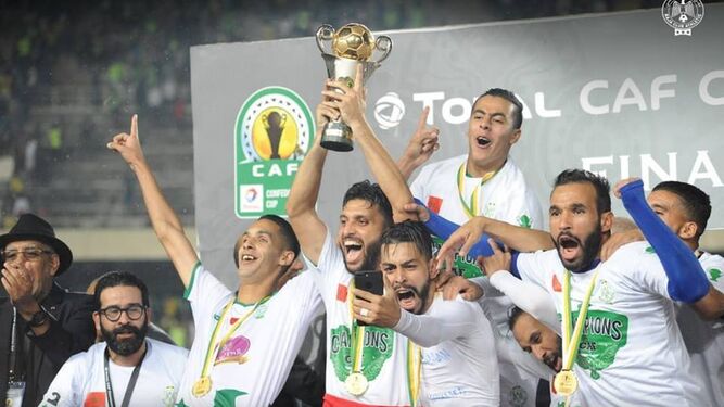 Los jugadores del Raj Casablanca de Garrido celebran el título