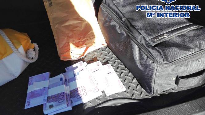 Billetes falsos de 500 euros intervenidos durante la operación policial.