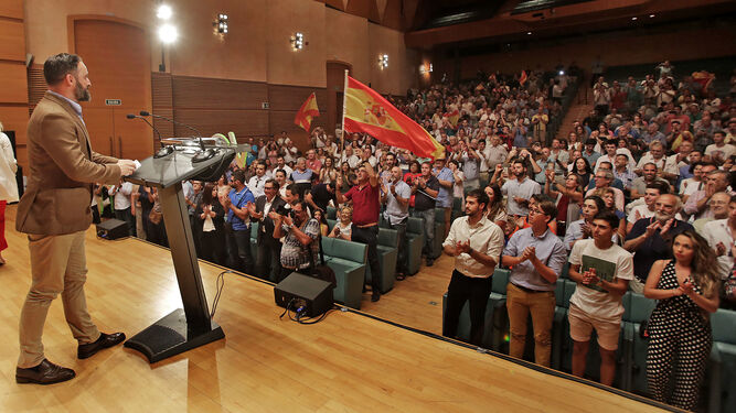 El líder de Vox, Santiago Abascal, en el Palacio de Congresos de Cádiz durante el pasado septiembre.