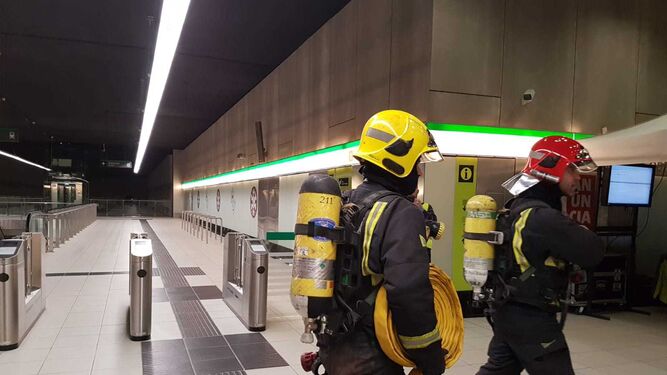 Simulacro de accidente con heridos en el Metro de Málaga.