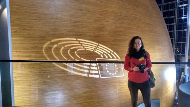 La periodista granadina, en la sede del Parlamento europeo.