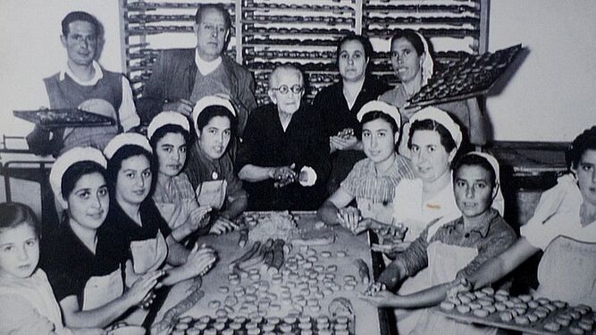 Micaela Ruiz con un grupo de trabajadores de la firma