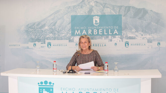 La edil de Ordenación del Territorio, Francisca Caracuel, durante la rueda de prensa.