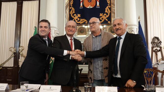 Formalización del acuerdo por el que el Ayuntamiento asume la gestión del agua en Miraflores del Palo.