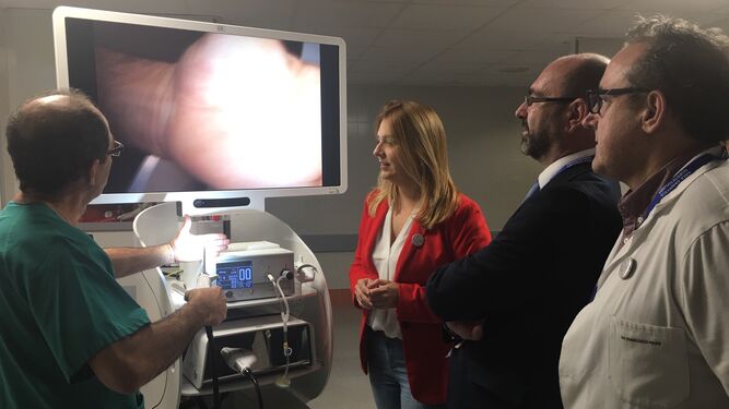 El nuevo equipo de laparoscopia incorporado al hospital de Antequera.