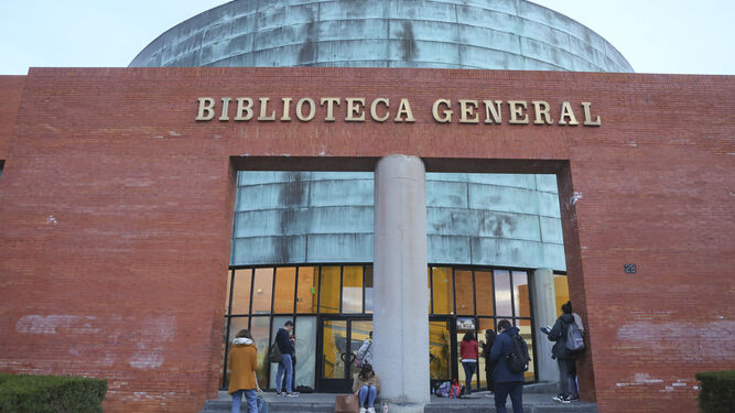 Entrada a la Biblioteca General de la Universidad de Málaga.