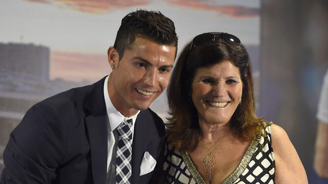Dolores Aveiro con su hijo, Cristiano Ronaldo.