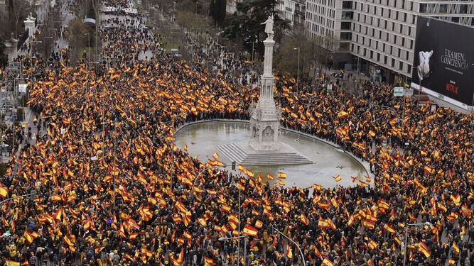 Las im&aacute;genes de la manifestaci&oacute;n en Madrid de PP, Cs y Vox en contra del Gobierno