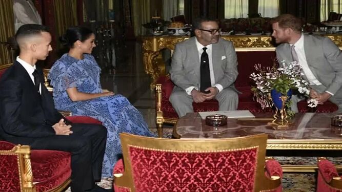 Enrique y Meghan, en palacio con la familia real marroquí.
