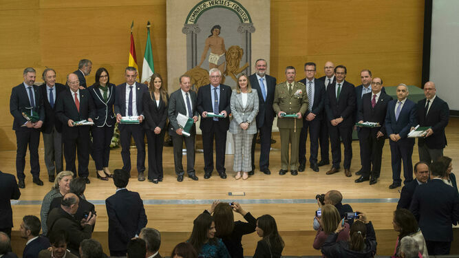 Distinciones en Granada del 28-F con el Gobierno del cambio. Ni una premiada.