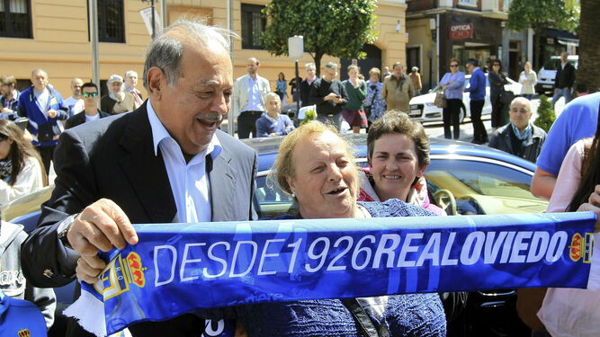 Carlos Slim, durante una visita a Oviedo, de cuyo club de fútbol es dueño