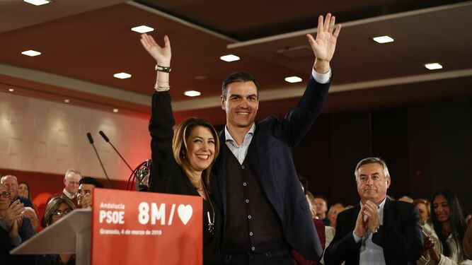 Susana Díaz y Pedro Sánchez en un acto de partido este lunes en Granada.