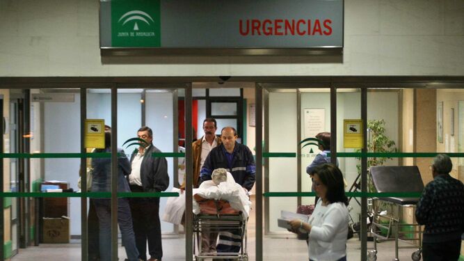 Puerta de Urgencias del hospital Reina Sofía.