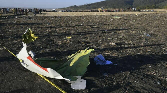 Parte del fuselaje del avión de Ethiopian Airlines siniestrado.