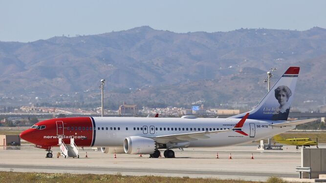 Un avión Boeing 737 MAX parado en el aeropuerto de Málaga.