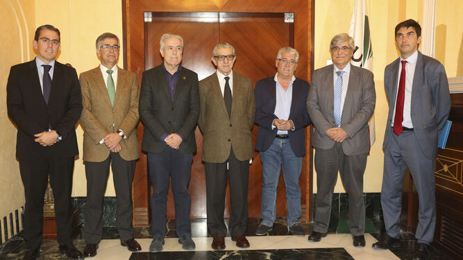 Representantes de Unicaja, del Ibima y de los hospitales Regional y Clínico antes de la firma del acuerdo.