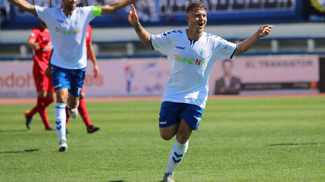 Juanma celebra un gol el pasado fin de semana.