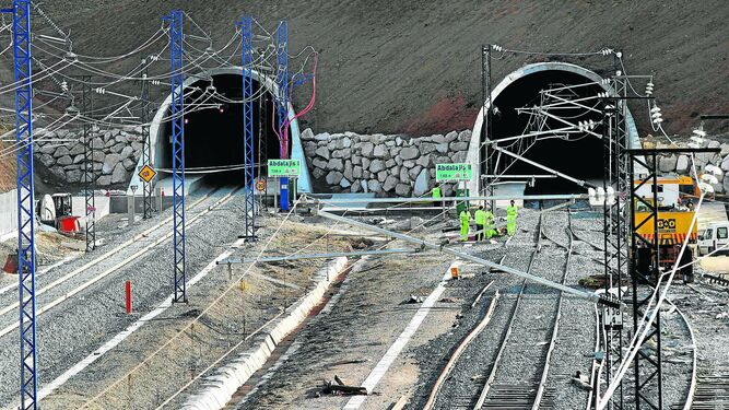 Imagen de archivo de las obras en los túneles del Valle de Abdalajís para la llegada del AVE a Málaga.