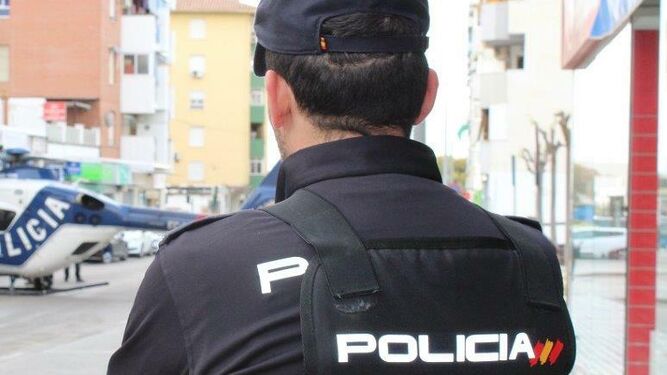 Un agente de la Policía Nacional de Málaga.