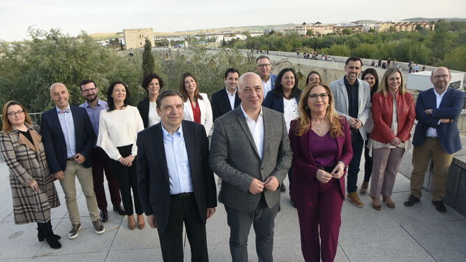 Foto de familia de los candidatos del PSOE por Córdoba al Congreso y al Senado en las próximas elecciones del 28A junto a Antonio Ruiz.