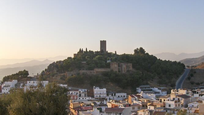 La Fortaleza de Vélez-Málaga le echa un ojo a la ciudad.
