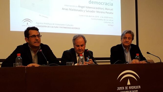 Manuel Arias Maldonado, Ángel Valencia y Salvador Moreno Peralta, ayer, en la presentación.