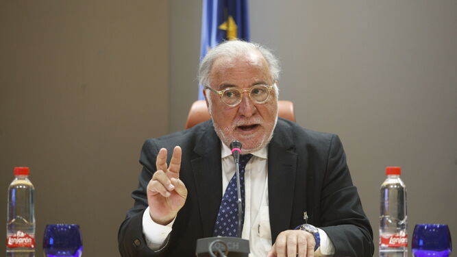 El director general de Tráfico, Pere Navarro, durante la presentación del dispositivo especial de Semana Santa, este martes en Madrid.