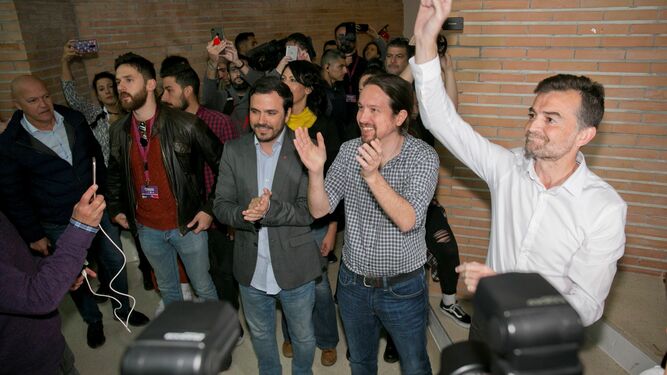 Alberto Garzón, Pablo Iglesias y Antonio Maíllo en un acto en la Universidad de Málaga.