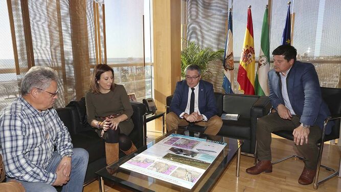 El presidente de la Diputación de Málaga entregó el estudio técnico.