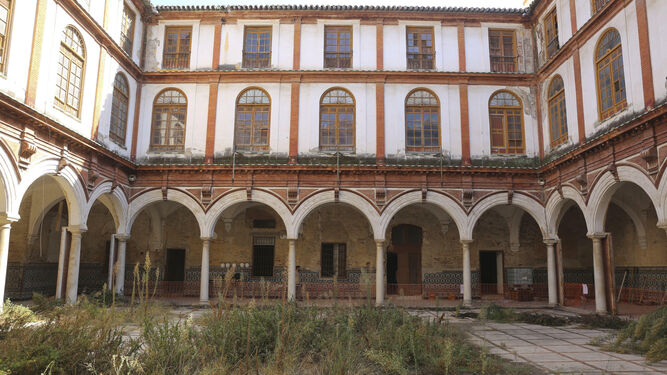 Vista del patio principal del antiguo convento de San Agustín.