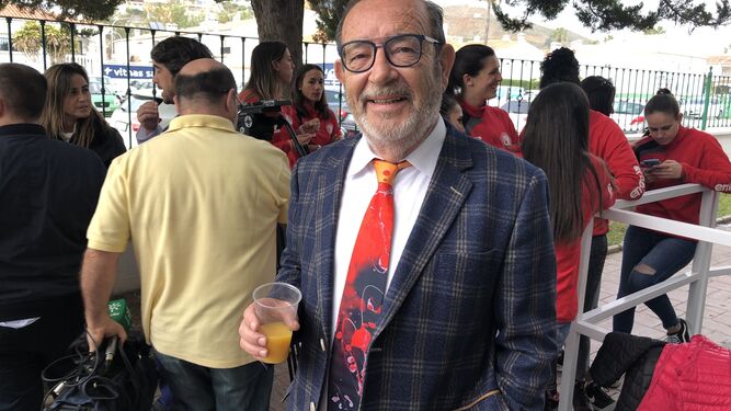 Manolo Rincón, con su corbata especial.
