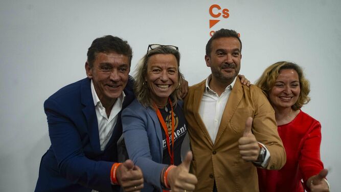 Isidoro García Escribano, Isabel Albás, Marcial Gómez y Ana María Baena celebran los resultados