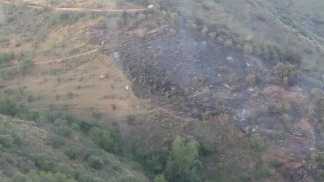 Extinguido el incendio en una zona agrícola de Guaro con 4,5 hectáreas afectadas.