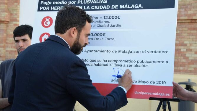 Daniel Pérez, candidato del PSOE en Málaga, promete eliminar las plusvalías.