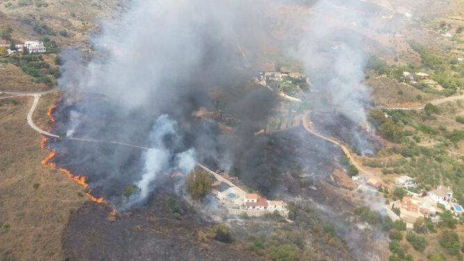Incendio forestal en Valtocado, Mijas.