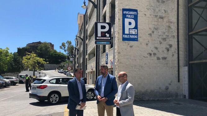 Ruiz, Maldonado y Martín, junto al parking Virgen de la Peña.