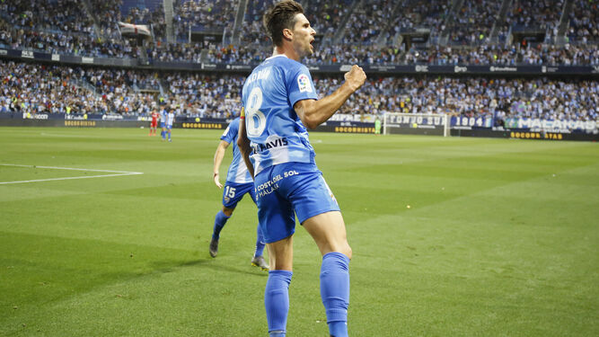 Adrián González celebra su gol al Zaragoza.