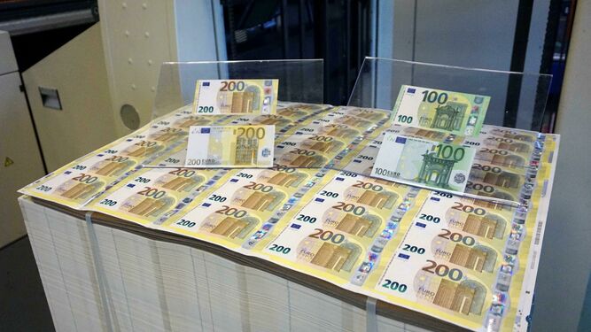 Estos son los nuevos billetes de 100 y 200 euros que entran en circulación.